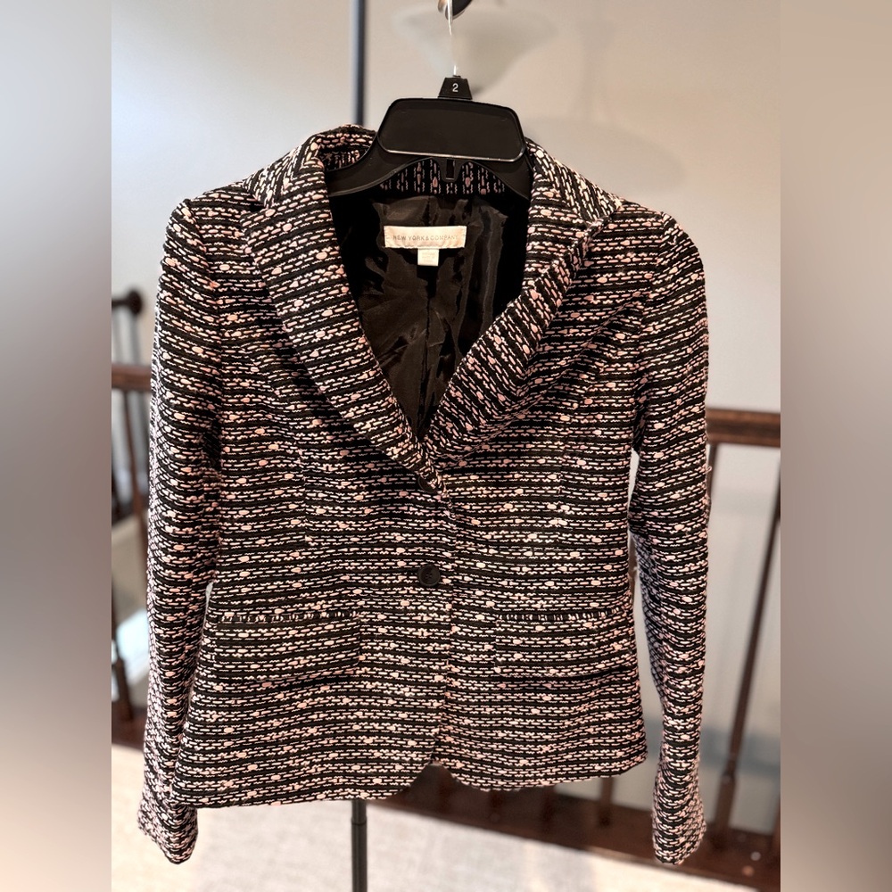 Chic black and pink suit blazer